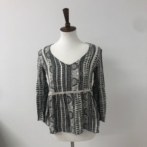 Black and white long sleeve v neck top